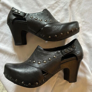 Dansko Ryder Black Leather Studded Cutout Clogs Like New Sz 37 EU 6.5 US
